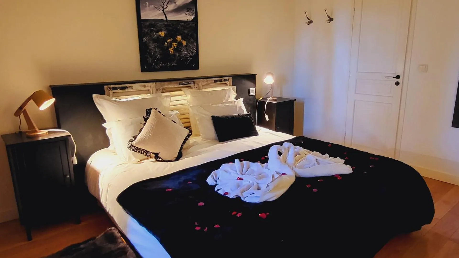 Le Mas De Rigoulac 5 Chambres D'Hotes & Spa Sur Reservation Bouyssounouse 0*,  France