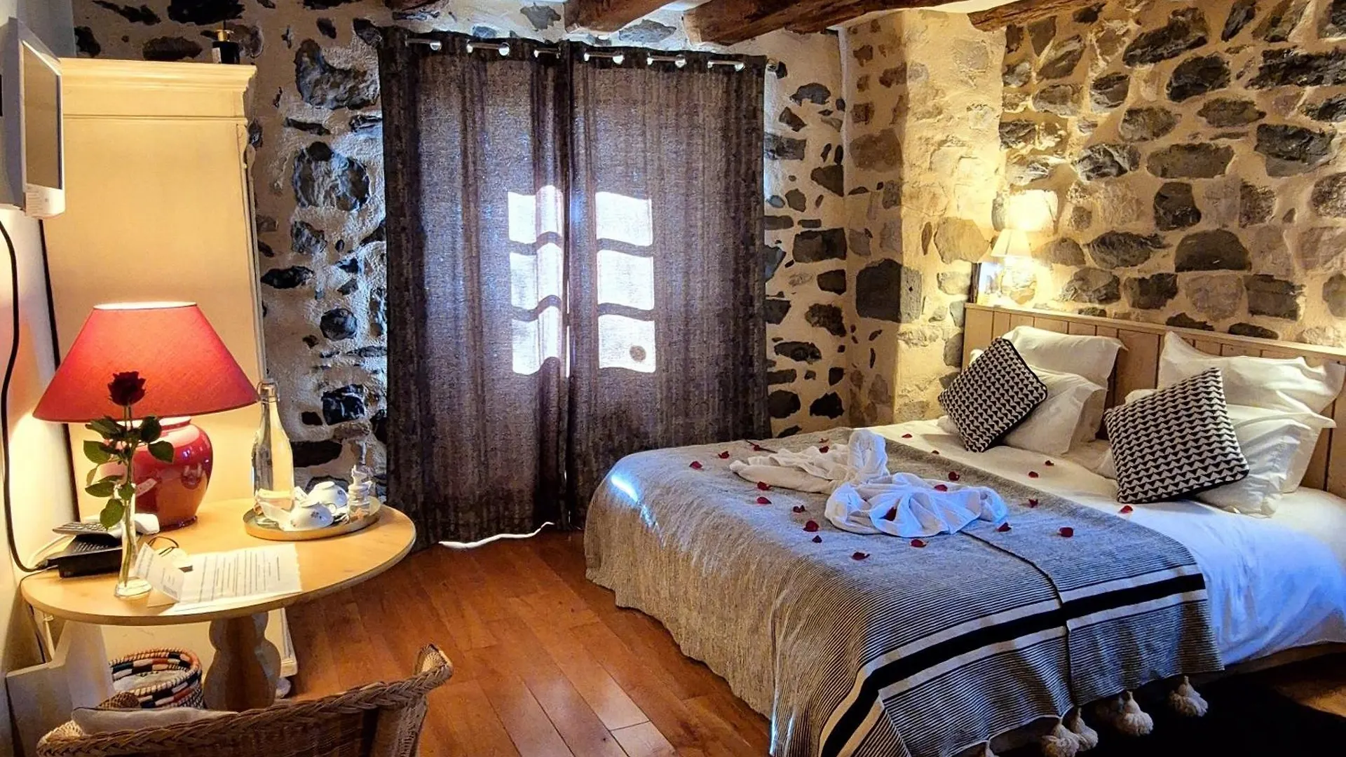 Le Mas De Rigoulac 5 Chambres D'Hotes & Spa Sur Reservation Table D Hotes Sauf Les Mercredis Et Les Dimanches Bouyssounouse 0*,