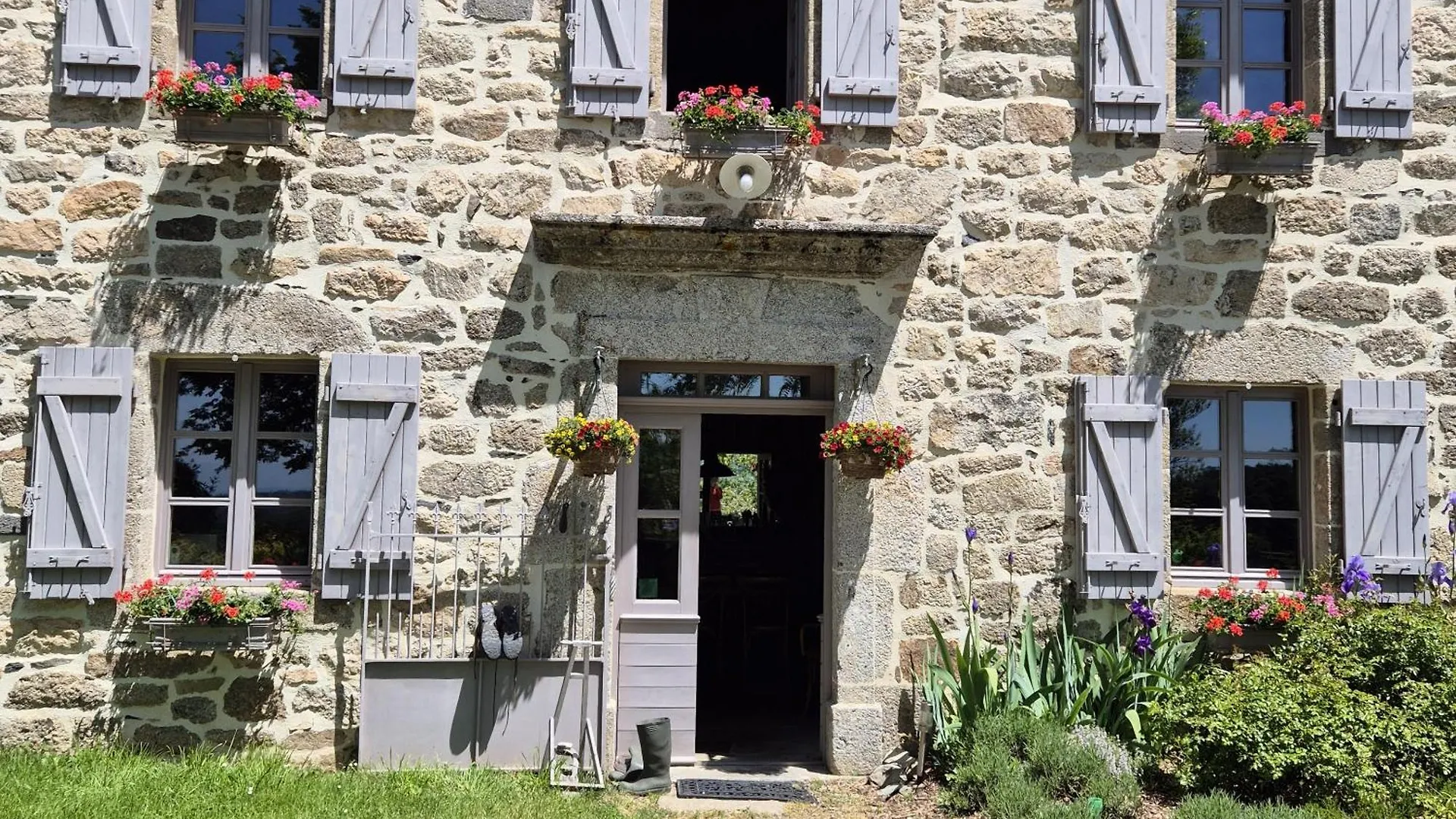 Le Mas De Rigoulac 5 Chambres D'Hotes & Spa Sur Reservation Table D Hotes Sauf Les Mercredis Et Les Dimanches Bouyssounouse