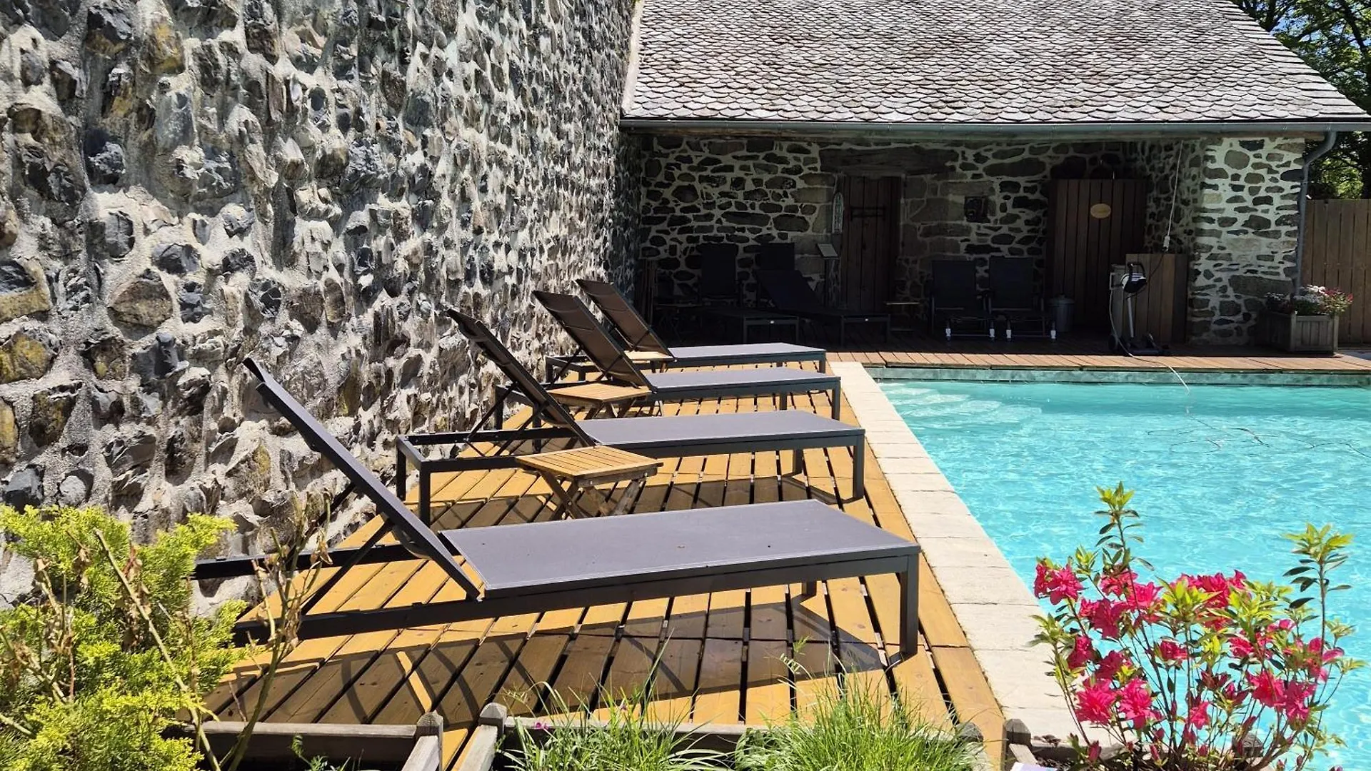 Konukevi Le Mas De Rigoulac 5 Chambres D'Hotes & Spa Sur Reservation Table D Hotes Sauf Les Mercredis Et Les Dimanches Bouyssounouse