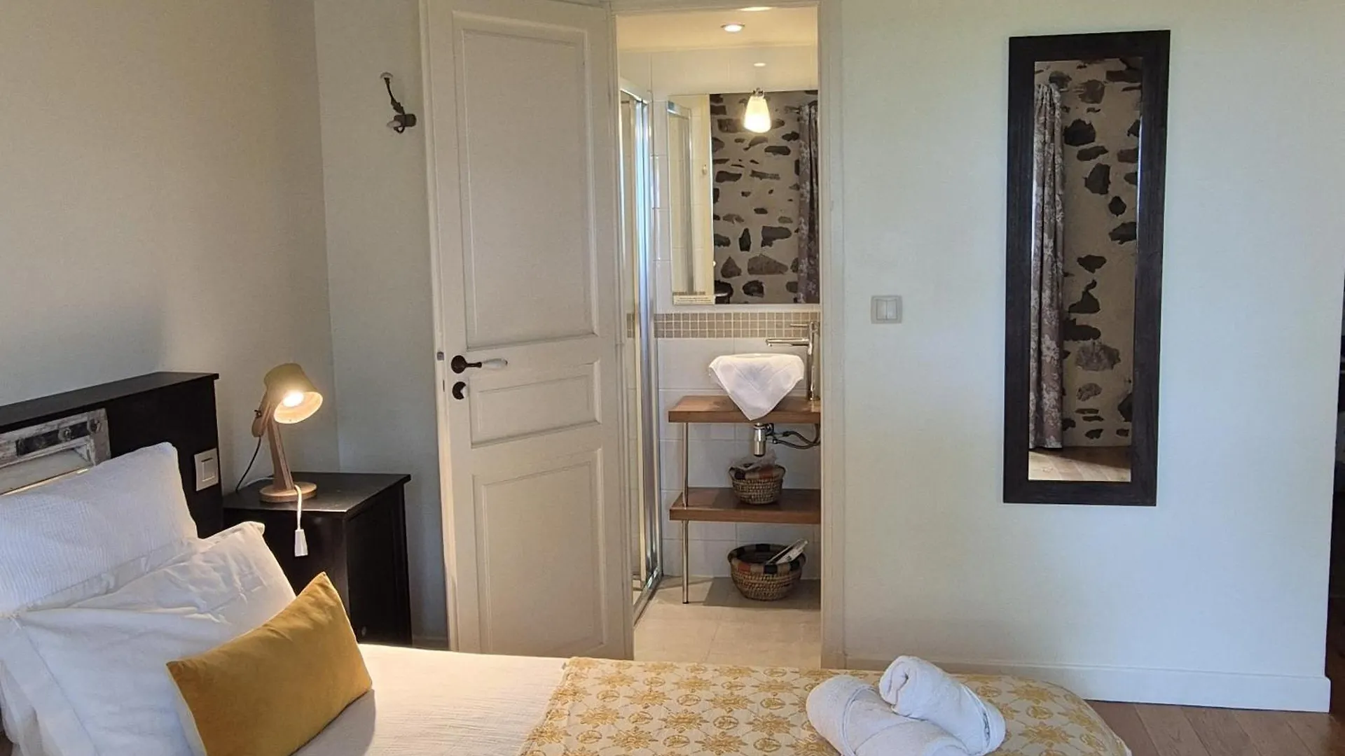 Konukevi Le Mas De Rigoulac 5 Chambres D'Hotes & Spa Sur Reservation Table D Hotes Sauf Les Mercredis Et Les Dimanches Bouyssounouse
