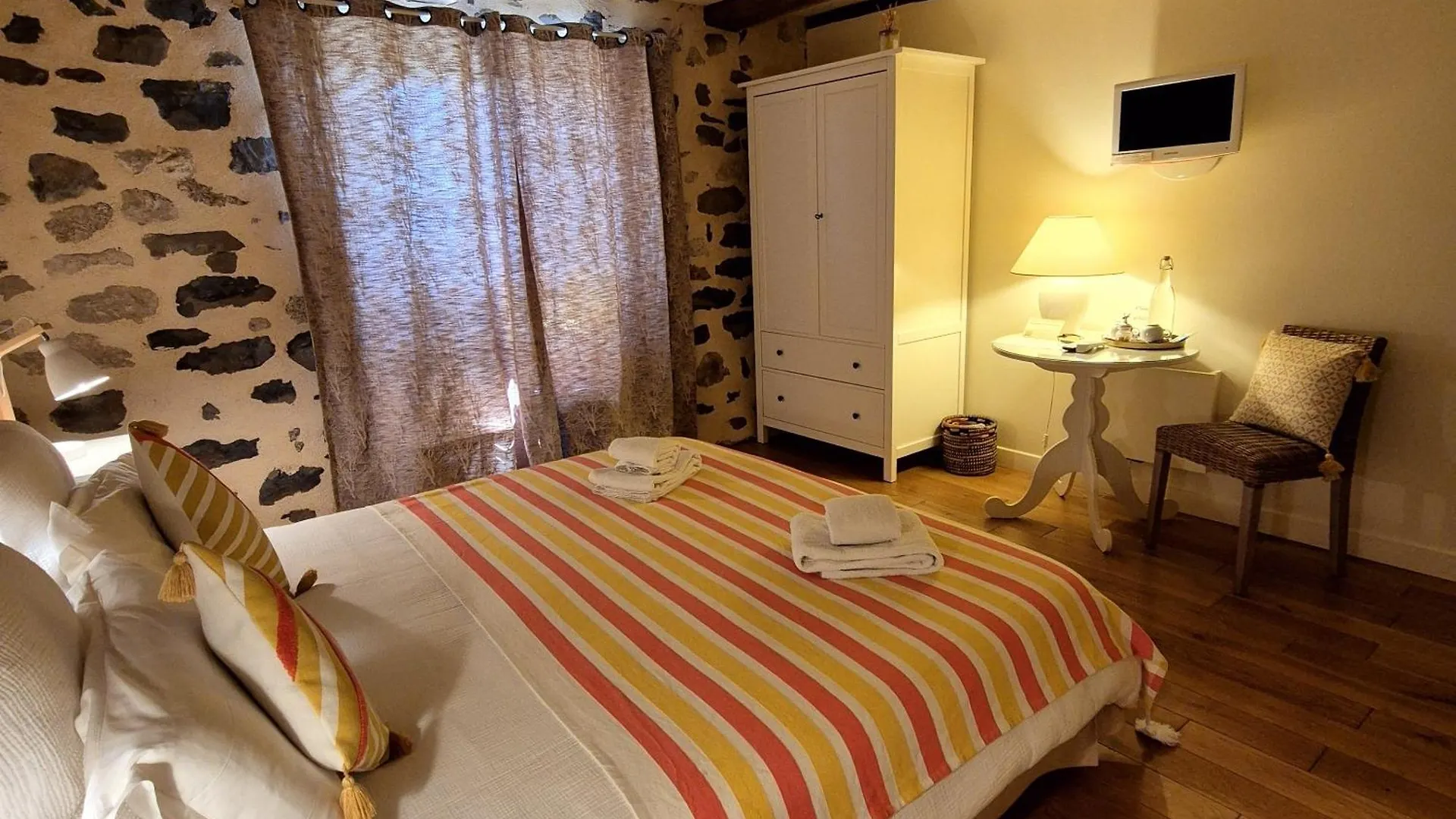 Le Mas De Rigoulac 5 Chambres D'Hotes & Spa Sur Reservation Table D Hotes Sauf Les Mercredis Et Les Dimanches Bouyssounouse Konukevi